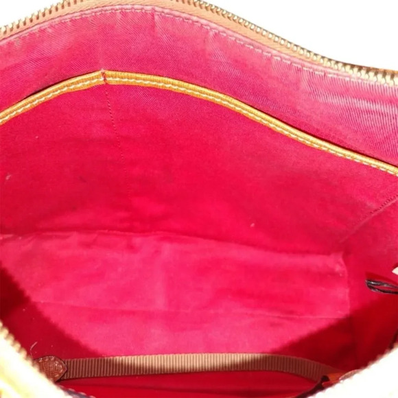 Dooney & Bourke Elegant Tan Leather Shoulder Bag with Adjustable Strap - Picture 4 of 11